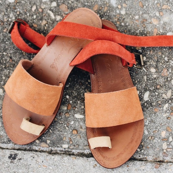 Torrence Flat Sandal - Picture 1 of 3